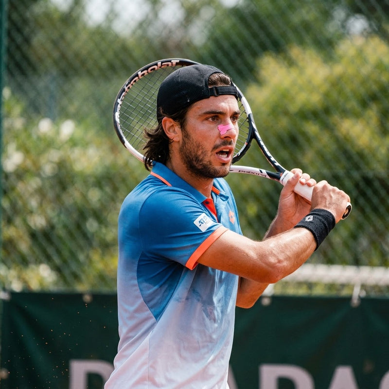 Adrien P. — Joueur de tennis